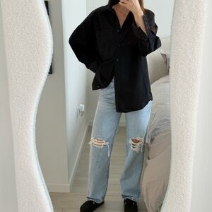 Black loose-fit shirt. Size S. Brand: Divided. Good condition.